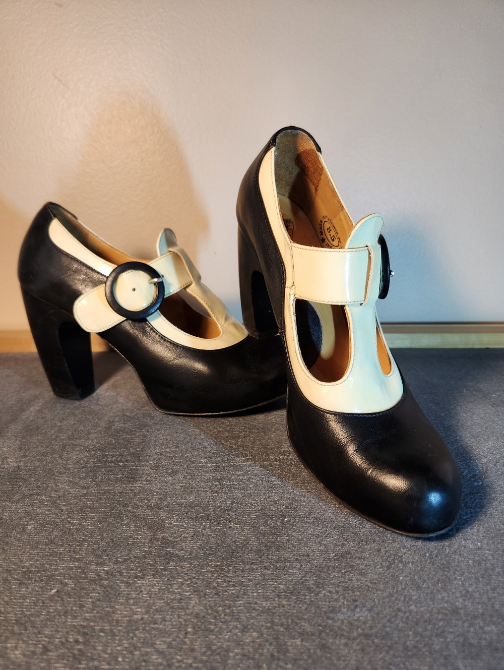 John Fluevog Arbus Black Cream Patent T-Strap Mary Jane Chunky Heels Women's 8.5